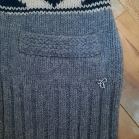 ** SOLD** TNA Wool Sweater - Picture 3 of 6